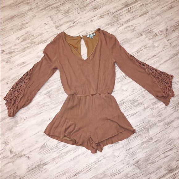 taupe romper with crochet details - Picture 2 of 4